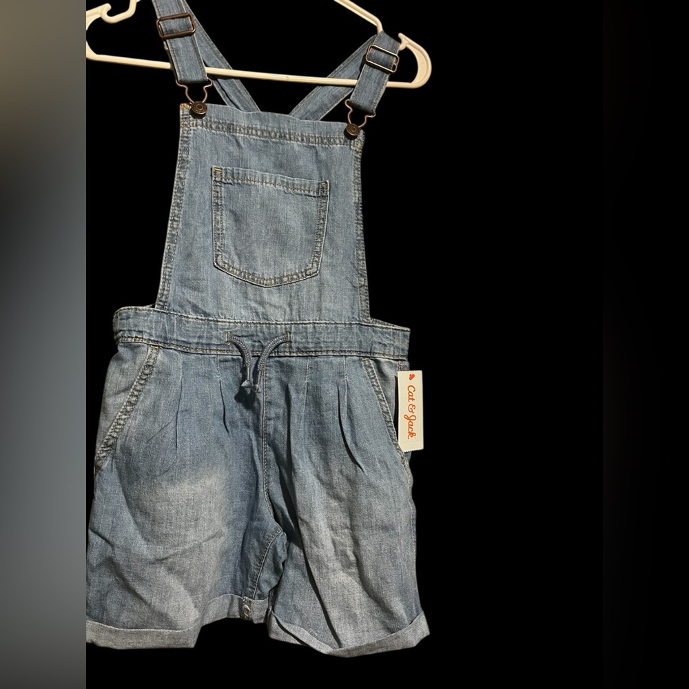 NWT Girls size 7/8 Cat & Jack Bib Jean shorts